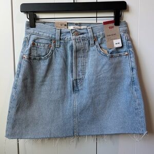 NWT LEVI’S DENIM SKIRT